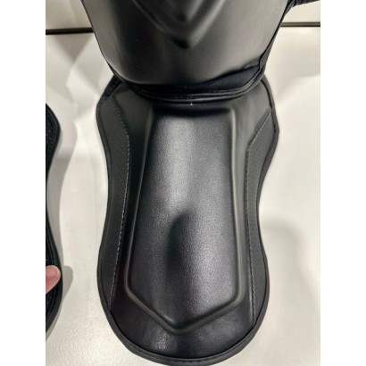 ESPINILLERAS ARROW T1 NEGRAS